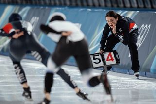 Sáblíková v nové roli podávala i pití. Na další rozhodnutí žádá klid - Seznam Zprávy