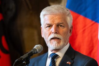 Dívejme se kolem sebe s větší radostí. Oživení důvěry ve společnosti nečekejme od politiků, vyzval Petr Pavel v novoročním projevu