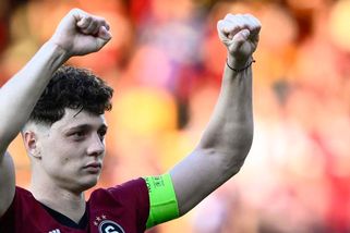 Krejčí ošklivě ohnul Chytilovu ruku. Ptáme se: neměl dostat červenou?