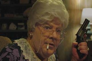 Vo**ustej mi synka!: Hororová komedie s ultra-sprostým názvem míří do kin