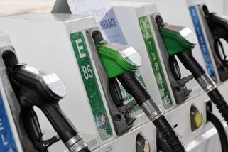 Vláda se sejde s prodejci pohonných hmot, možná zastropuje jejich marže - Novinky