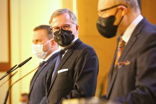 Vláda oznámila navýšení důchodů, o dalším rozvolnění nejednala | Koronavirus