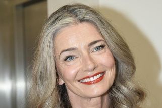 Pavlína Pořízková slaví 59: Na sebe si tentokrát nevzala vůbec nic, nahá v posteli předvedla své tělo a odhalila ňadra - Super.cz