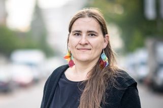 Novela stavebního zákona? Vláda se s nikým nebaví a přináší tam nové záludnosti, kritizuje pirátská poslankyně Kovářová