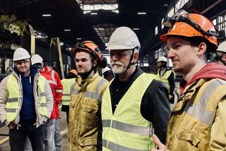 Oceláři se Pavla ve fabrice ptali na válku, vojnu i přijetí eura - Seznam Zprávy