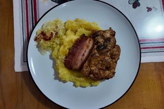 Můj vybíravý manžel už jinou cikánskou pečeni nechce ani vidět. Díky vynikající marinádě prý chutná lépe než z restaurace. Stojí mě jen pár korun