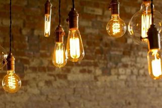 E.ON zdražil fixovaný plyn i elektřinu, platby ročně vzrostou až o tisíce. Ceny zvyšují i další dodavatelé - Novinky