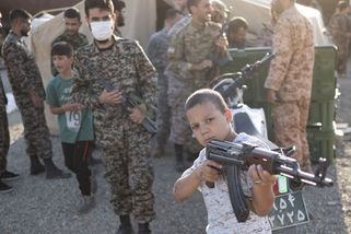 Írán volá do zbraně děti od 12 let, mají bránit vlast. Lidé to chtěli, zní z Teheránu