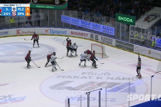 Bitky, provokace i hozené pivo na sparťany. Závěr rozhodnutého duelu se v Plzni zvrtnul - Sport.cz