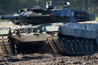 Fiala: Chceme si půjčit na tanky Leopard 2A8