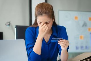 Chtěla zaplatit za internetovou doménu. Desetitisíce poslala podvodníkům - Novinky