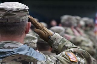 Sestřeleného letce v Íránu hledají „švýcarské nože“ amerických sil - Seznam Zprávy