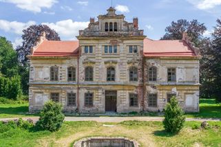 Zámek kousek od Kutné Hory je na prodej. Stojí míň než byt v Praze
