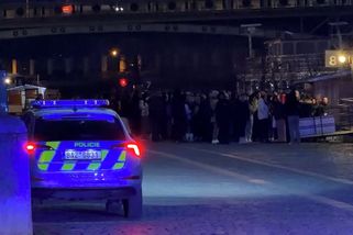 Žena devět hodin hrozila skokem z Negrelliho viaduktu, mezitím skočila do Vltavy další - Novinky