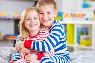 Vyhněte se palandě a dopřejte právo na soukromí: jak zařídit pokojíček, aby se sourozenci nehádali - Proženy.cz