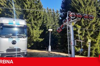 Průjezd pod lanovkou na Zadově vyšel řidiče draho. Způsobil škodu za půl milionu