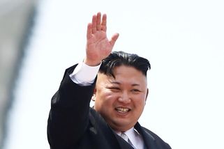 "Máme nejlepší tanky na světě," tvrdí Kim Čong-un a zúčastnil se jejich cvičení