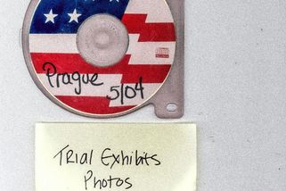 Zoufalé prosby Češek o pomoc i nákupy v hráčkařství. Co vše je ve dvou tisících Epsteinových dokumentech o Praze