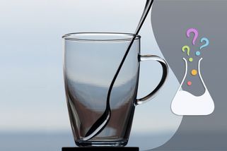 Ochrání kovová lžíce skleničku před prasknutím? - Médium.cz