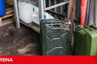 Vysoké ceny nafty vyřešil zloděj po svém, ukradl 226 litrů z náklaďáku