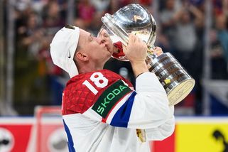 Palát se těší na dalšího potomka. Spoluhráčům z NHL ukáže Prahu - Sport.cz