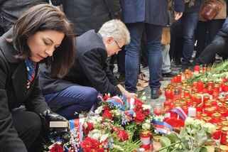 Lidé vypískali vládu i prezidenta: Za tohle by vás zavřeli, řekla Pekarová Adamová – eXtra.cz