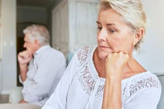 Přítel mi roky lhal a měl paralelní vztah! Jsem na citovém dně. Jak situaci vidí vztahový kouč?