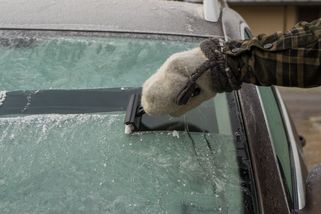 Ledovka v Česku: Co dělat, když nejdou otevřít dveře ani okna