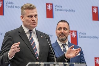 Klesající preference i tlak Babiše. Proč Motoristé couvli a na životní prostředí posílají Červeného?