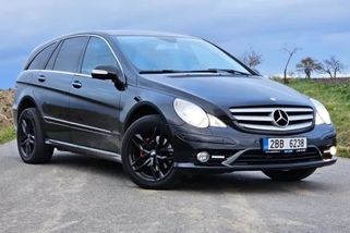 Obr za 150 tisíc. Tolik místa jako ojetý Mercedes R vám žádné jiné auto za tu cenu nedá