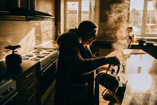 Malý Damir se koupal dvakrát za život. Fotky ze života na ubytovně v Dnipru - Seznam Zprávy