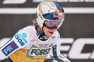 Ledecká jen rozhazovala rukama, sjezd v Tarvisiu se jí nepovedl. Slaví domácí Italka - Sport.cz