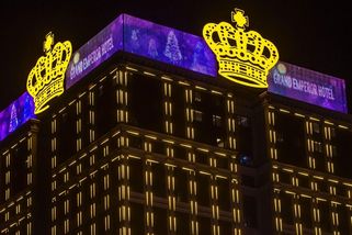 Luxusní hotel v Macau vytrhal z podlahy a prodal zlaté cihly, které zdobily jeho lobby - Novinky
