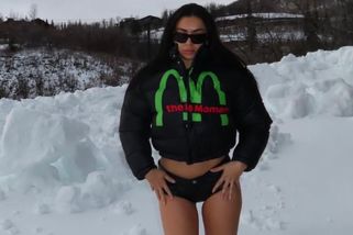 Jaký je příběh za virální bundou Charli XCX?