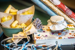 Zbytky balicího papíru schovejte! Ukážeme, jak ho využít - Proženy.cz