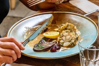 Turisti sestavili žebříček nejlepších českých jídel. Zbožňovaný guláš se do první desítky neprobojoval