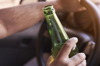 Osmapadesátiletý žák autoškoly nadýchal v Českém Krumlově při závěrečné jízdě přes 1,3 promile - Novinky