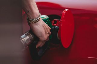 Zákaz spalovacích motorů je nereálný, elektromobily jsou ale budoucností, říká šéf největší evropské automobilky - EnergoZrouti.cz