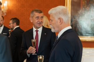 Srab Babiš bojuje s prezidentem, do očí by mu neře...