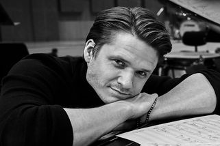 Kam až může klesnout televizní humor aneb rasistické narážky Prachaře, Brzobohatého a Genzera - Médium.cz