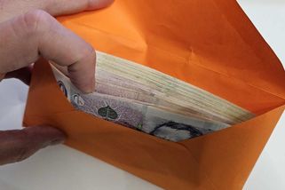 Podívejte se, kolik lidí v Česku má stejný plat jako vy. A kdo bere víc