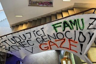 „Odstříhal jsem ho sám.“ Mathé sundal propalestinský banner na FAMU - Seznam Zprávy