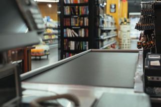 Zboží z pásu jsem vrátila do košíku a odešla. Pokladní odvětila tři slova - Médium.cz