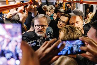 „Přesvědčte nepřesvědčené.“ Fiala v pražských ulicích apeluje na voliče - Seznam Zprávy