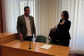 Lapenou kunu nechal majitel penzionu škvařit na slunci a pak do ní střílel. Dostal podmínku a pokutu - Novinky