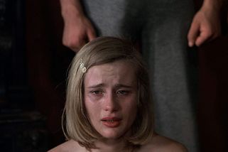 Nejkontroverznější film historie slaví 50 let. Režiséra potkal podobný osud jako mučené aktéry