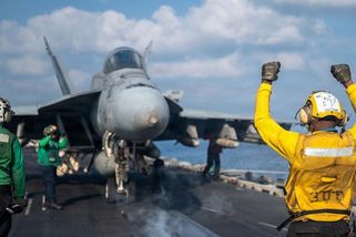 Co se Američanům povedlo a Rusům ne? Expert odhaluje pozadí Trumpovy akce