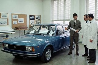 České BMW, které soudruzi poslali do šrotu: Škoda 720 - Médium.cz