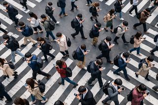 Lidé už nechtějí být spolu. Přežije to naše společnost? - Médium.cz