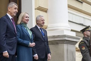 Černochová se postavila za Zůnu: Letouny L-159 bych za této situace také neprodala